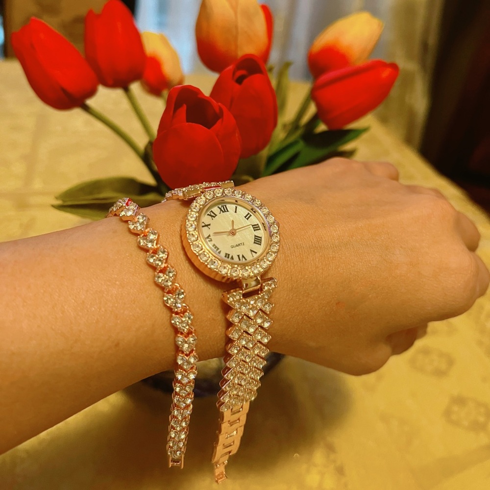 Elegant Quartz Watch set with Bracelet.